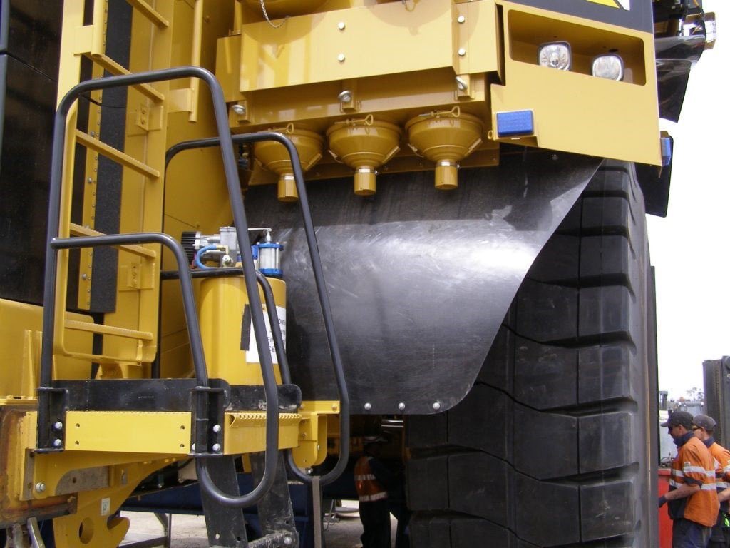 nat_plastics's tweet photo. Flexiflap™ Mudflap material is a strong &amp; durable solution that is lightweight compared to conventional materials. The #FlexiflapMaterial is resistant to mud, fuels &amp; oils, and #Mudflaps can be cut to complexed shapes made to order, including pre-drilled bolt holes. https://t.co/LVYxwxMNDy