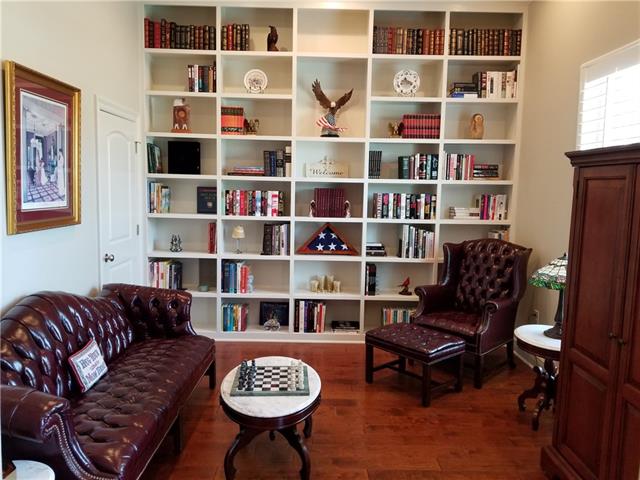 BedicoCreek's tweet image. The Outdoor Space Already Has Beautiful Landscaping, and the Interior of This #CustomBuilt #HomeForSale Has So Much to Offer - 208 Merion Circle! #2020FallTour ow.ly/UqV250ChkDh