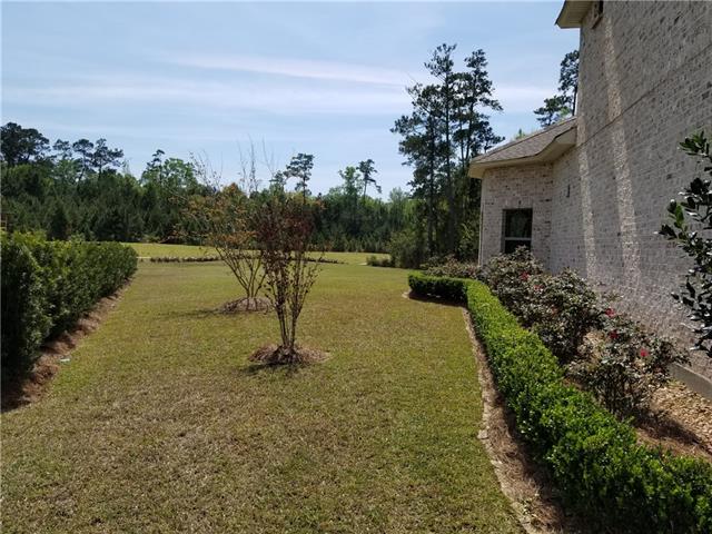 BedicoCreek's tweet image. The Outdoor Space Already Has Beautiful Landscaping, and the Interior of This #CustomBuilt #HomeForSale Has So Much to Offer - 208 Merion Circle! #2020FallTour ow.ly/UqV250ChkDh