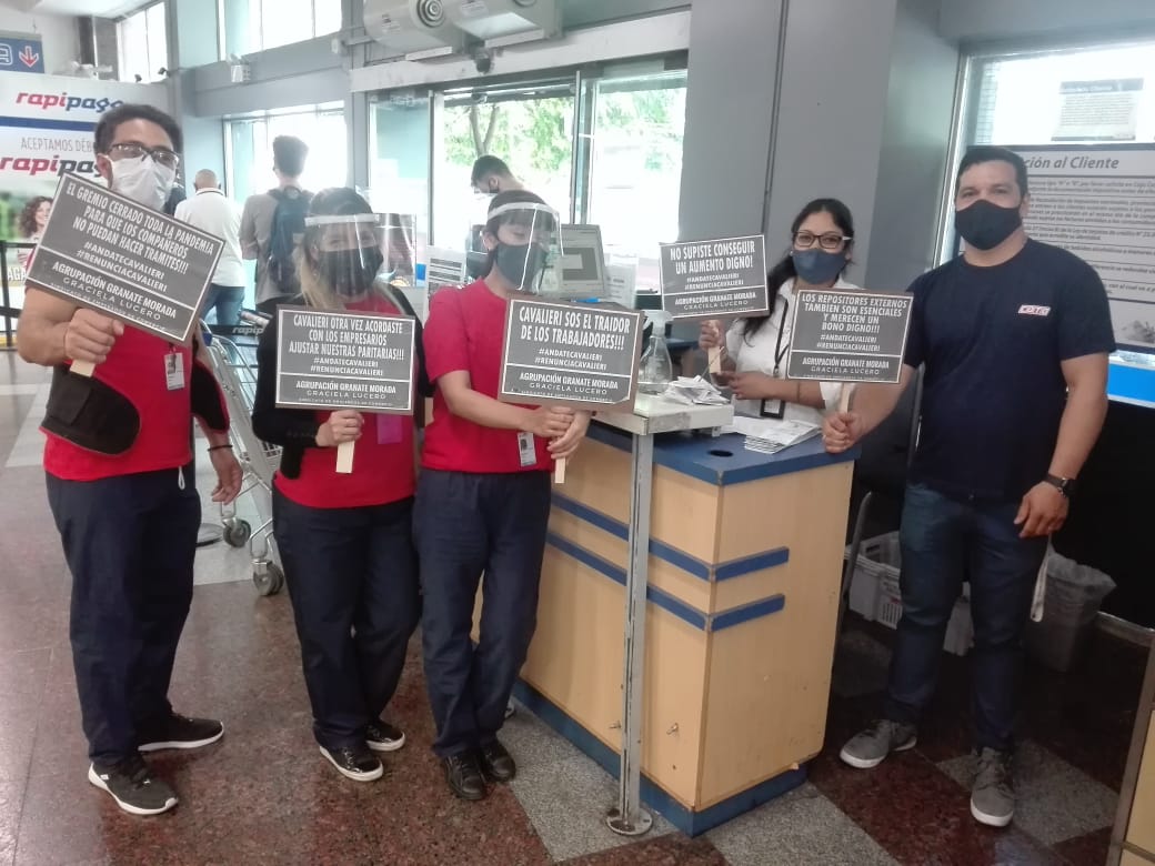 diegodas52's tweet photo. #andatecavalieri
#renunciacavalieri
El siniestro de los trabajadores no una pimentero
@ibocortez49 
@SubOrganizacion 
@MuerzaRamon 
@lpsargentina https://t.co/fzBS3rupq2