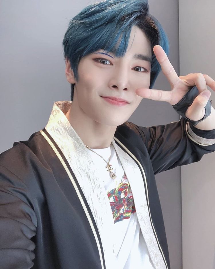 jeongin as bmo- adorable - helpful - trying their best - funny - creative - just look at them - ALSO UNDERRATED