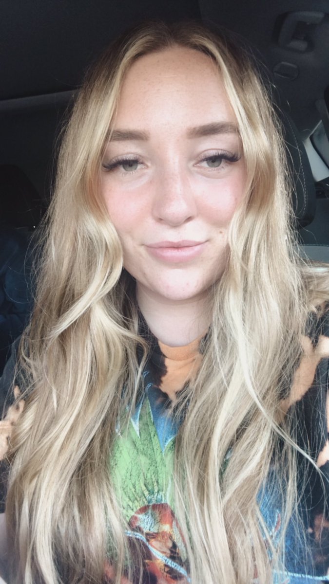 ehomeyer13's tweet photo. My bf was drunk earlier and kept telling me how much he loves me and I said, “why are you being weird” 
so he goes, “fine your eyebrows are a different color than your hair and I don’t understand it” 😂😂😂 real love tho https://t.co/HLqTgIo2tb