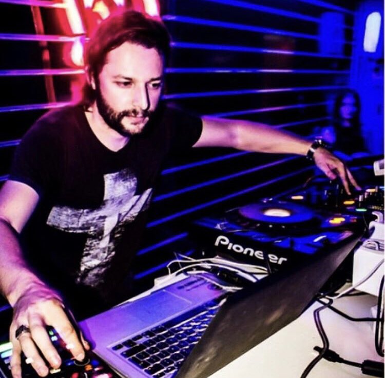 5FM's tweet photo. When @DJRogerGoode hops on the decks, you know the weekend is HERE!!!
Happy Friday SA!π₯³π₯
Tune in and catch Rogerβs #GoodeMix
#GoodeMorning https://t.co/fA9Z7j6CaZ