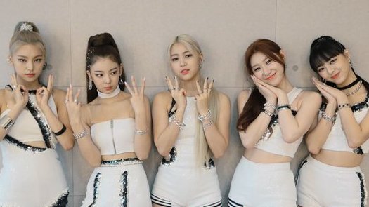 TesoroHae's tweet photo. Itzy photos ⬇️⬇️⬇️ https://t.co/b25lPXnTBb