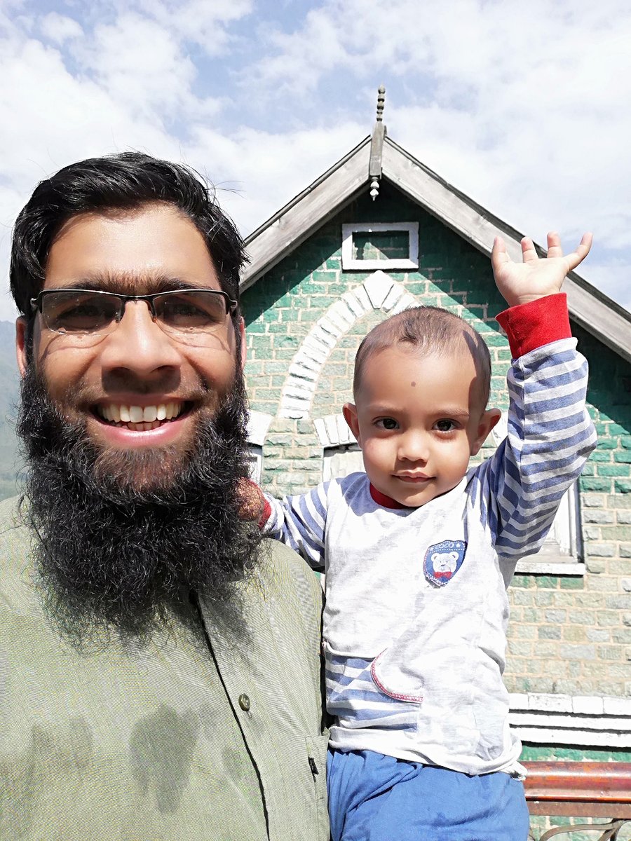Isn't this such an endearing photograph? A souvenir of the happy times! Being behind the bars since the last 809 days, Aasif Sultan has neither experienced the comfort of his parents' affection nor the tender joy of being a father. Why is he being punished? #FreeAasifSultan