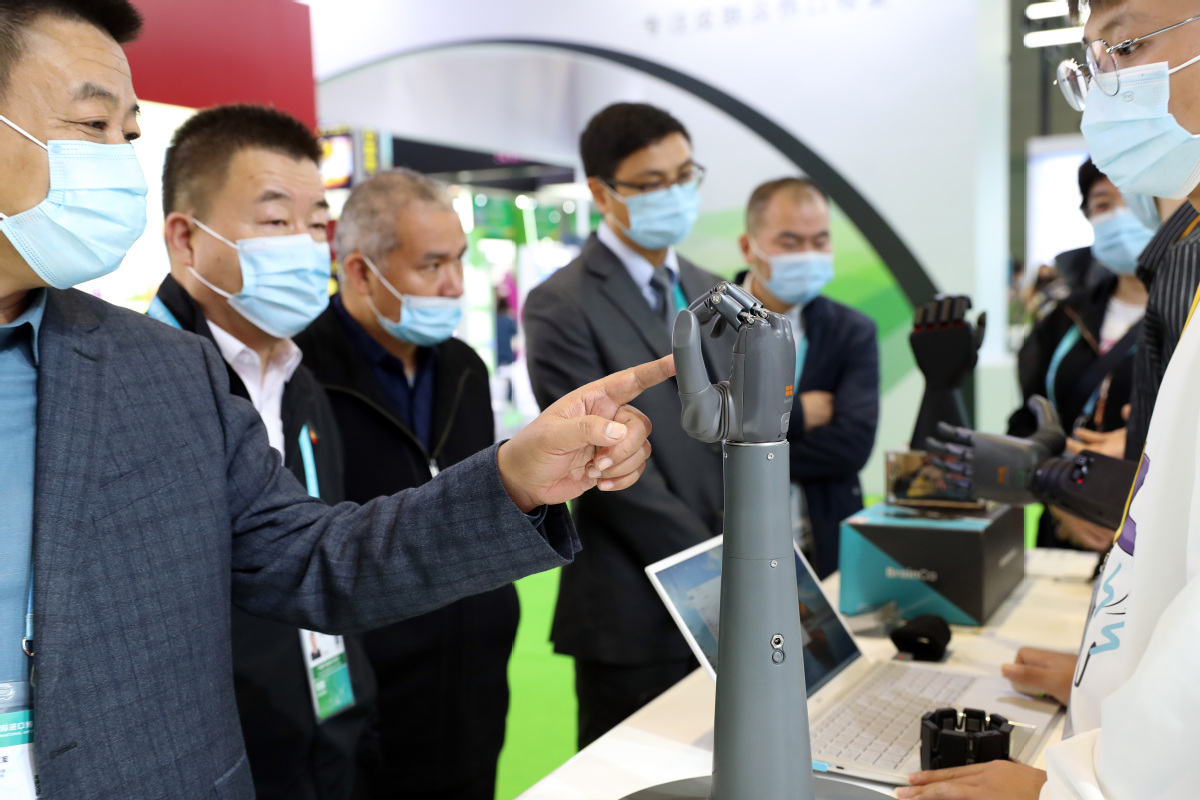 investing_china's tweet image. China&apos;s #servicessector is set to enjoy further growth, bolstered by the continued optimization of the #bizenvironment and the huge opportunities unleashed by the &quot;#dualcirculation&quot; strategy. #InvestinChina bitly.ws/ayIR