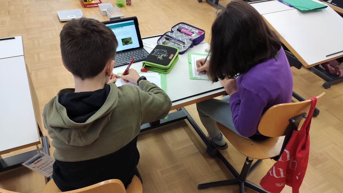 primaerma34's tweet photo. Die Vorbereitung für die Feldschule läuft, zuerst digital, dann analog unterwegs. 
 #Feldschule #primaerma #wsdmw #natur #schuledraussen https://t.co/XFu6tOznIe