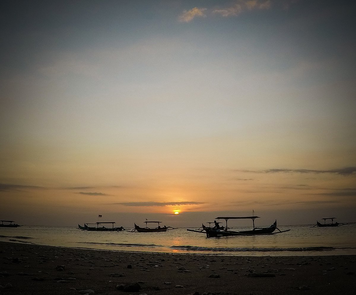 baliyachts's tweet photo. 📸#FlashbackFriyay⚡️
#Bali 💜🧡💛 https://t.co/yDIM15KZjz
