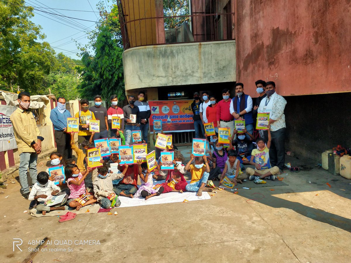 PalSociety's tweet photo. #पल #संस्था समाज परिवर्तन के लिए सदैव तत्पर
आओ मिलकर दीप जलाएं जहां अभी अंधेरा है 
अभियान के तहत ढाई लाइन सेवा बस्ती चेतक ब्रिज भोपाल में कार्यक्रम किया गया
@CollectorBhopal 
@Anil5 @cromp07 
@cromp07 
@YouthVikas 
@MP_WCD 
@CMMadhyaPradesh 
@ChouhanShivraj 
@JansamparkMP https://t.co/ocxXMDd85u