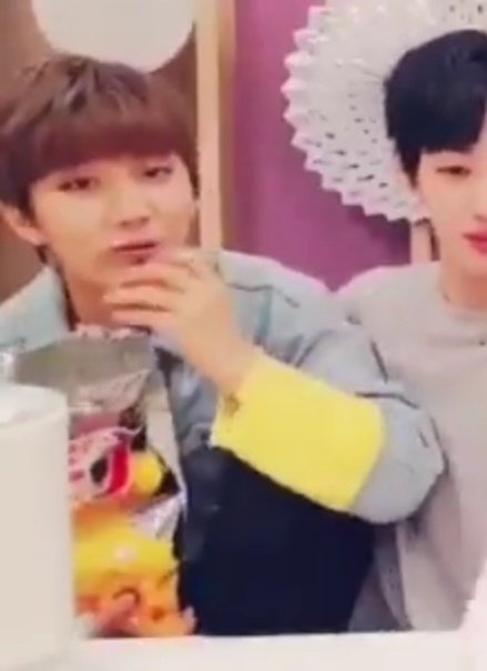 How they eat? They grab a handful of food then eat it! It makes them happy! 