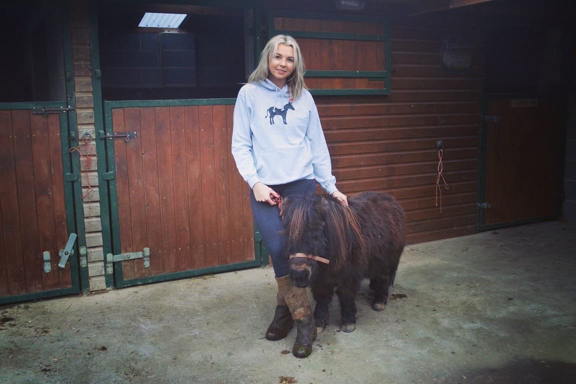 HanAlffriends's tweet photo. I’ve always been a believer in sharing the kindness and supporting charities close to my heart, and this World kindness day, I’m launching a new hoodie to help @TheBrooke 🧡

£5 from every hoodie sold will help support Brooke’s work 🧡

https://t.co/D0ObbzTXQH ❤️ https://t.co/WAGKtvgl81