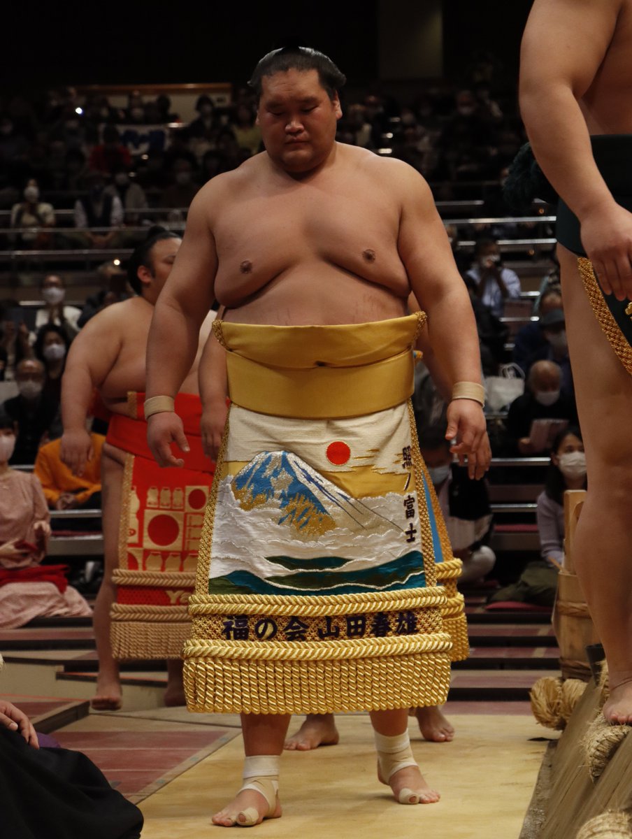 sumokyokai's tweet photo. <六日目の様子>
幕内土俵入り。
5連勝中の貴景勝、照ノ富士、千代の国。
#相撲 #11月場所 #東京 https://t.co/Czhhxr8DFc