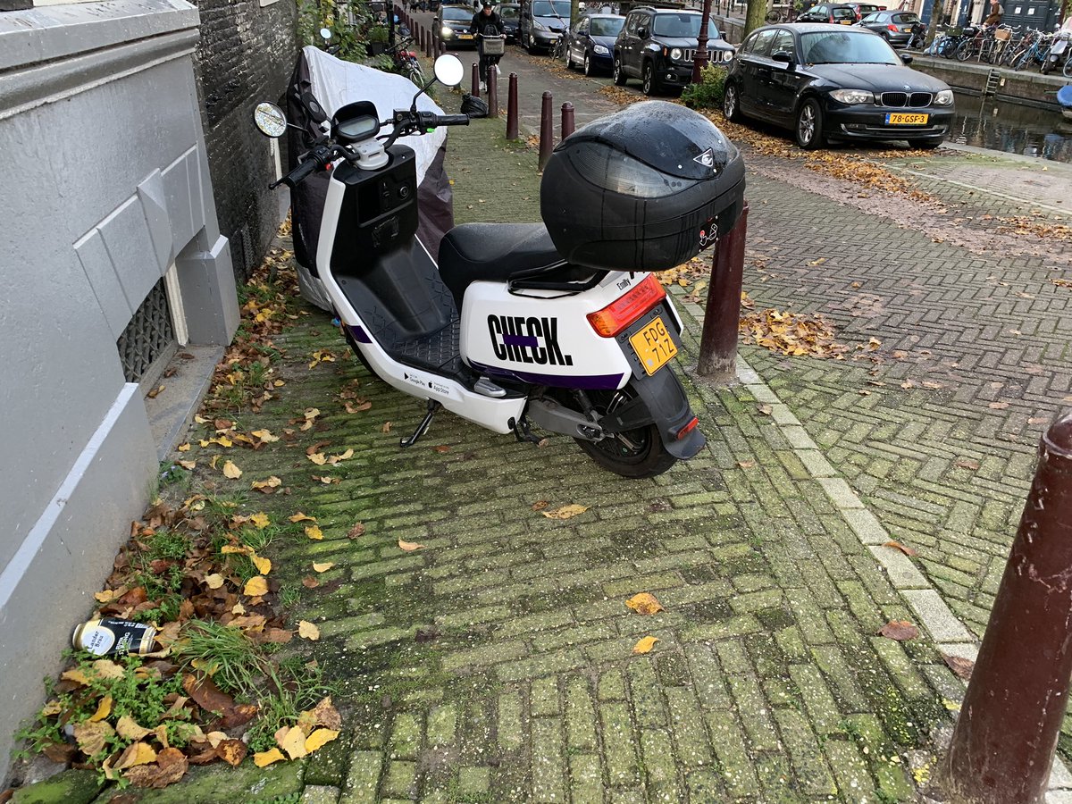 nvdhdn's tweet photo. pleur maar neer #hoerscooters #felyxchallenge https://t.co/Panlxvausa