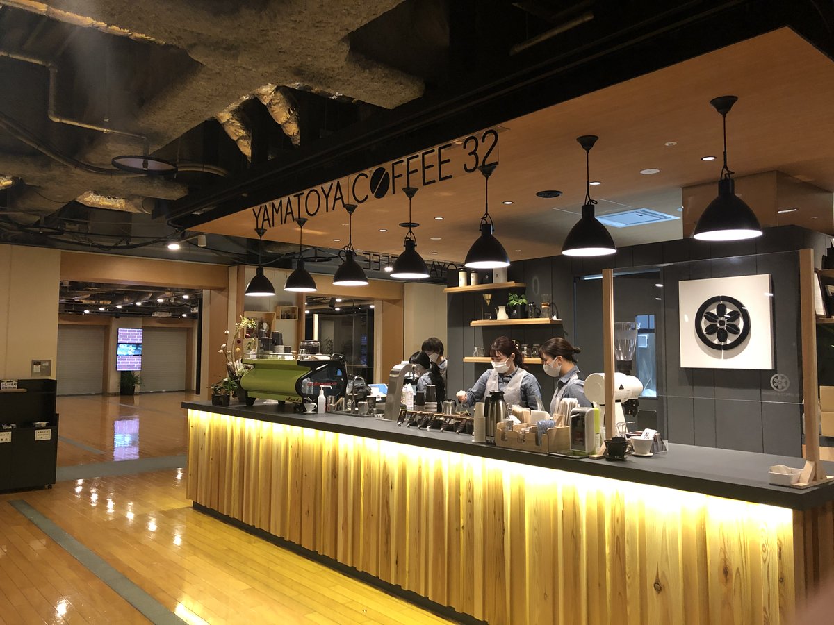 メロンパフェ 群馬県庁32階にyamatoya32というカフェがオープンしましたので行って来ました 多分群馬 県随一の眺望です 群馬県庁 カフェ