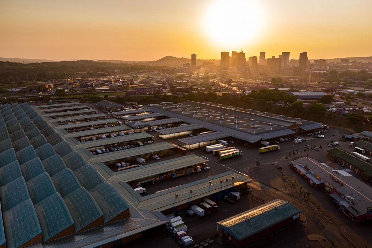 Kicking off the early morning with a look inside the Tshwane Market 🌅

#RSAGroup #RSAMarketAgents #Freshproduce #Food #Market #Agriculture #Tshwane #SouthAfrica