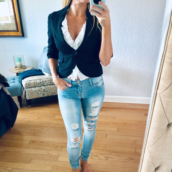 TeriLafferty's tweet photo. So good I had to share! Check out all the items I'm loving on @Poshmarkapp from @klassichic1 #poshmark #fashion #style #shopmycloset #express #madewell: https://t.co/75rTqD8UVI https://t.co/hq69vBTMub