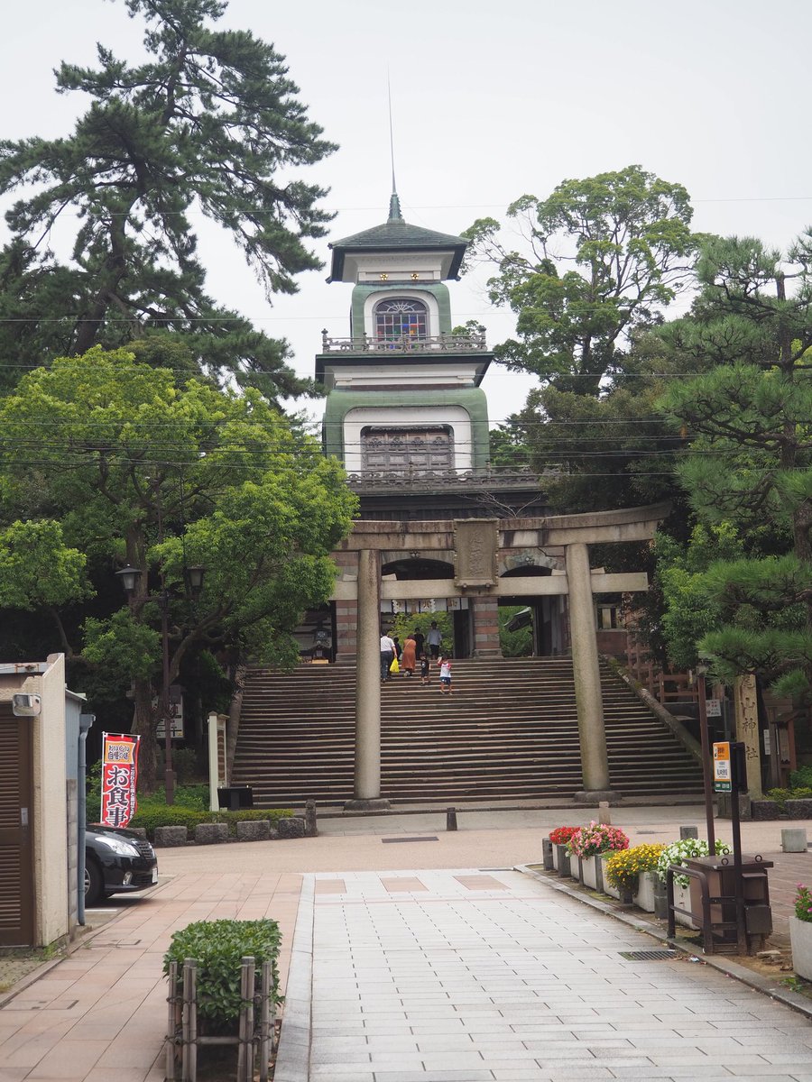 minoblog123's tweet photo. 【北陸めぐり9日目】
10/4

金沢に人が集まる理由がわかりました😌
神社⛩お城🏯お庭🌳と見どころ満載です😳

海沿いの砂浜をバイクで走るのも最高すぎる体験でした！！

晴れてればなぁ、☀️

#バイク一人旅
#gixxer
#なぎさドライブウェイ
#ひがし茶屋街
#雄山神社
#金沢城公園
#兼六園
#ブログ初心者 https://t.co/gFBaEHOYUM