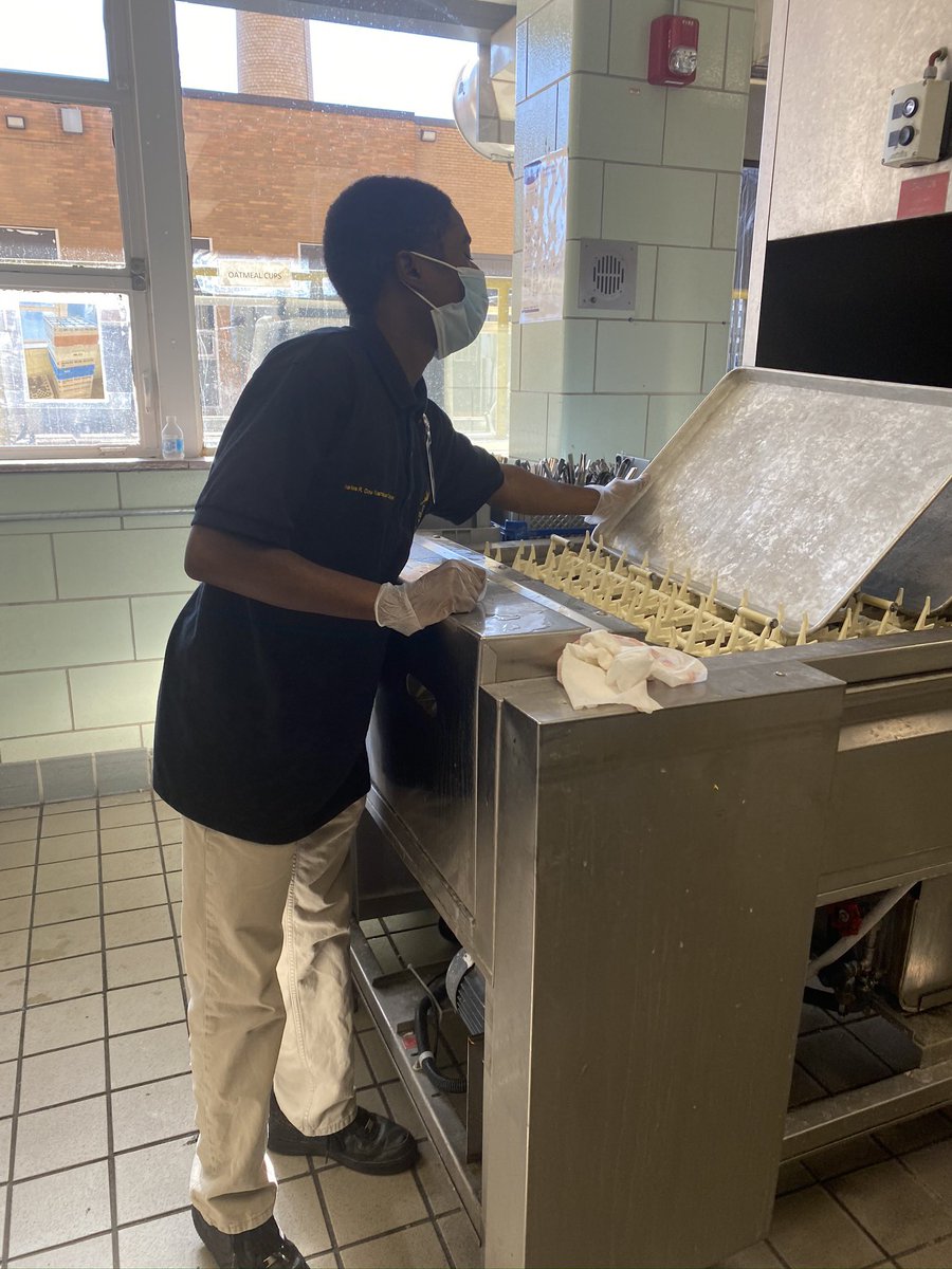CharlesRDrewTr1's tweet photo. Anthony is working hard at Sinai-Grace Hospital! #dpscdproud #workbaselearning https://t.co/TEHZ7l6Kc6