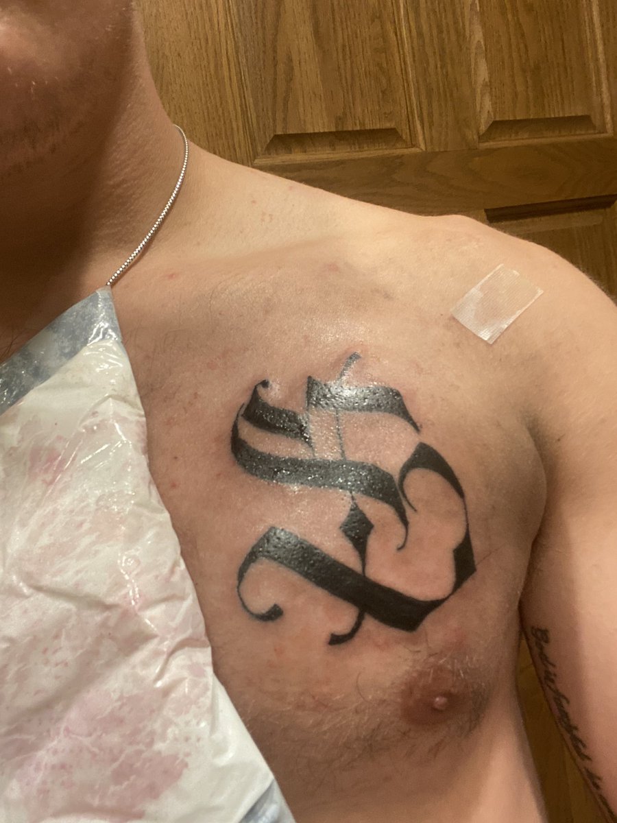 ethan_garbig's tweet photo. Tattoo #4 @SETTOSTUNband https://t.co/dkp7cV77or