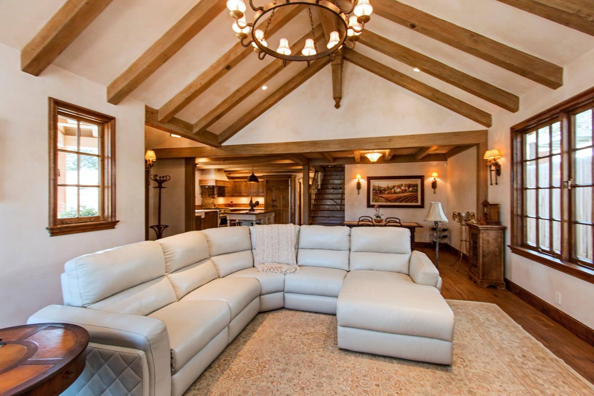 TymeOf's tweet photo. It's time to hunker down and relax in your comfortable home as the weather gets cooler and the daylight shorter. Here's one created by the Test of Tyme artisans! #TestofTyme #PebbleBeach #LivingRoom #comfort #leathercouches #beamedceilings #greatwindows #sanctuary #stressreducing https://t.co/g7DxnUvDGX