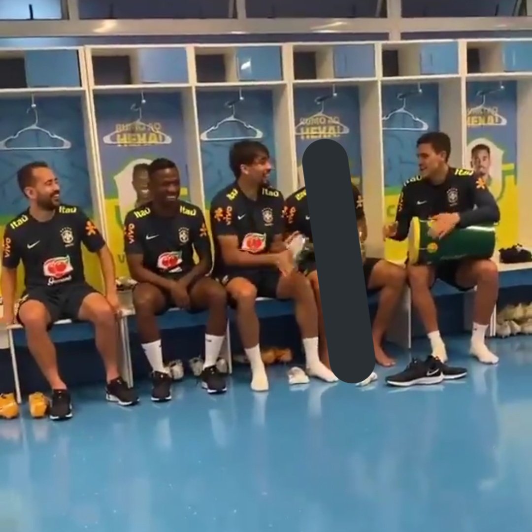 emmasoares80's tweet photo. Everton, Vini, Paquetá e Pedro juntinhos 🥺🥺 https://t.co/669UxletRM