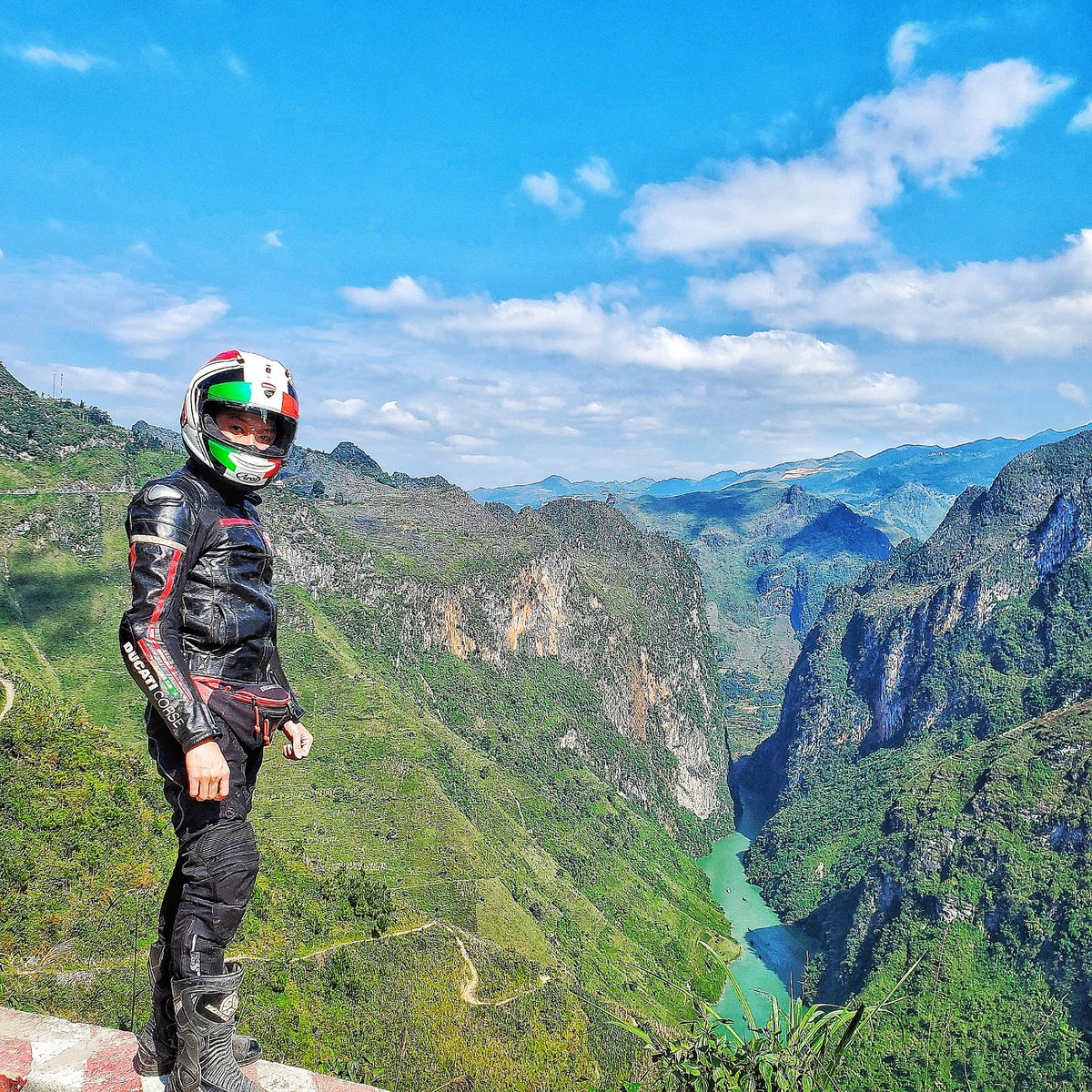 BuiDucati's tweet photo. Hà Giang . Việt Nam
DUCATI TEAM https://t.co/IoHIHmLvwz