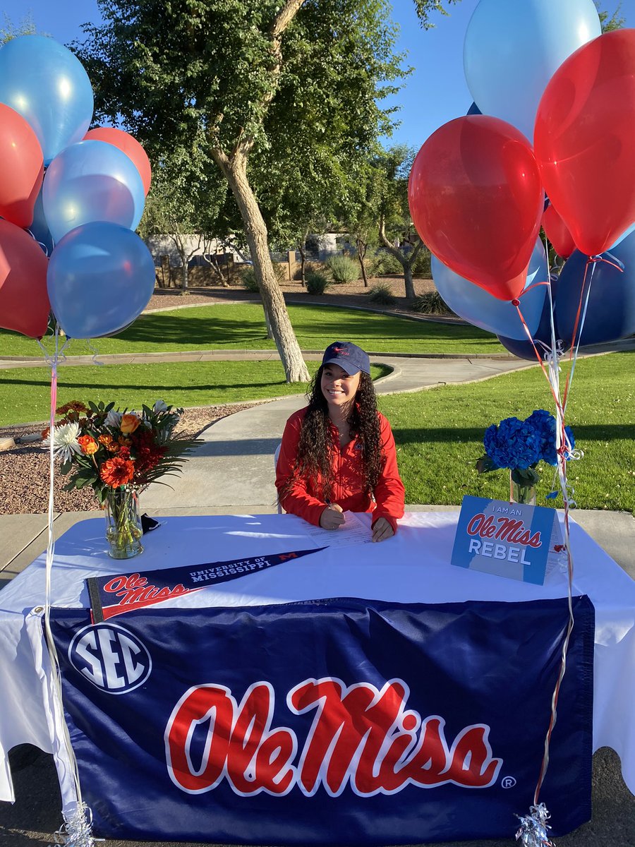 briasamilton's tweet photo. i’ve been waiting for this day! IT’S OFFICIAL #hottytoddy #gorebs 💙❤️ https://t.co/5OgZ8a9agM