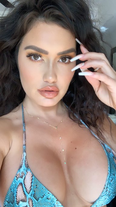 Drop my bikini top, join now 🎉https://t.co/XMwpbtp5Gy https://t.co/Yt996xBtsV