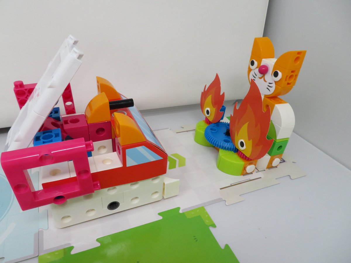 今日は社内で、
プログラミングおもちゃ【プローボ】で、
遊んじゃっています…！！
probot.jp