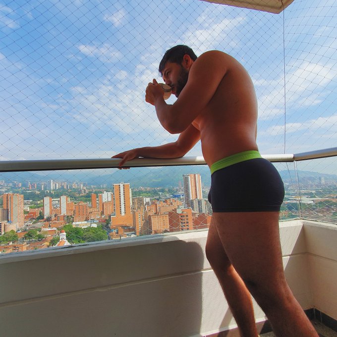 RETWEET if u would like a morning coffee with me?if you make an account in my room u get 120 FREE credits