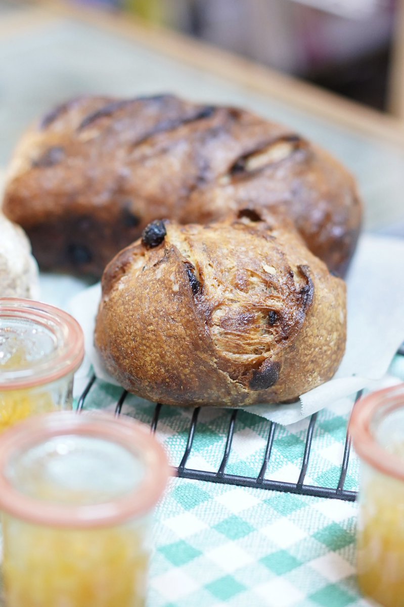 とも 今日は シナモンレーズンサワードゥブレッド を焼きました そして柚子を頂いたので 柚子ジャムにして保存します サワードゥ サワードゥブレッド シナモン レーズン パン 柚子 柚子ジャム 保存食 手作りパン