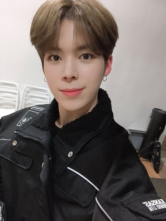 Let's do the rest of the Road to Kingdom groups now. For VERIVERY, it's another combination of vocals and sweet personality that led me to picking Yeonho.