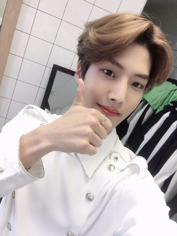 For Golden Child, who I think are some of the best dancers with some of the best songs in the industry, I have two - hilarious rapper Jangjun and leader Daeyeol.