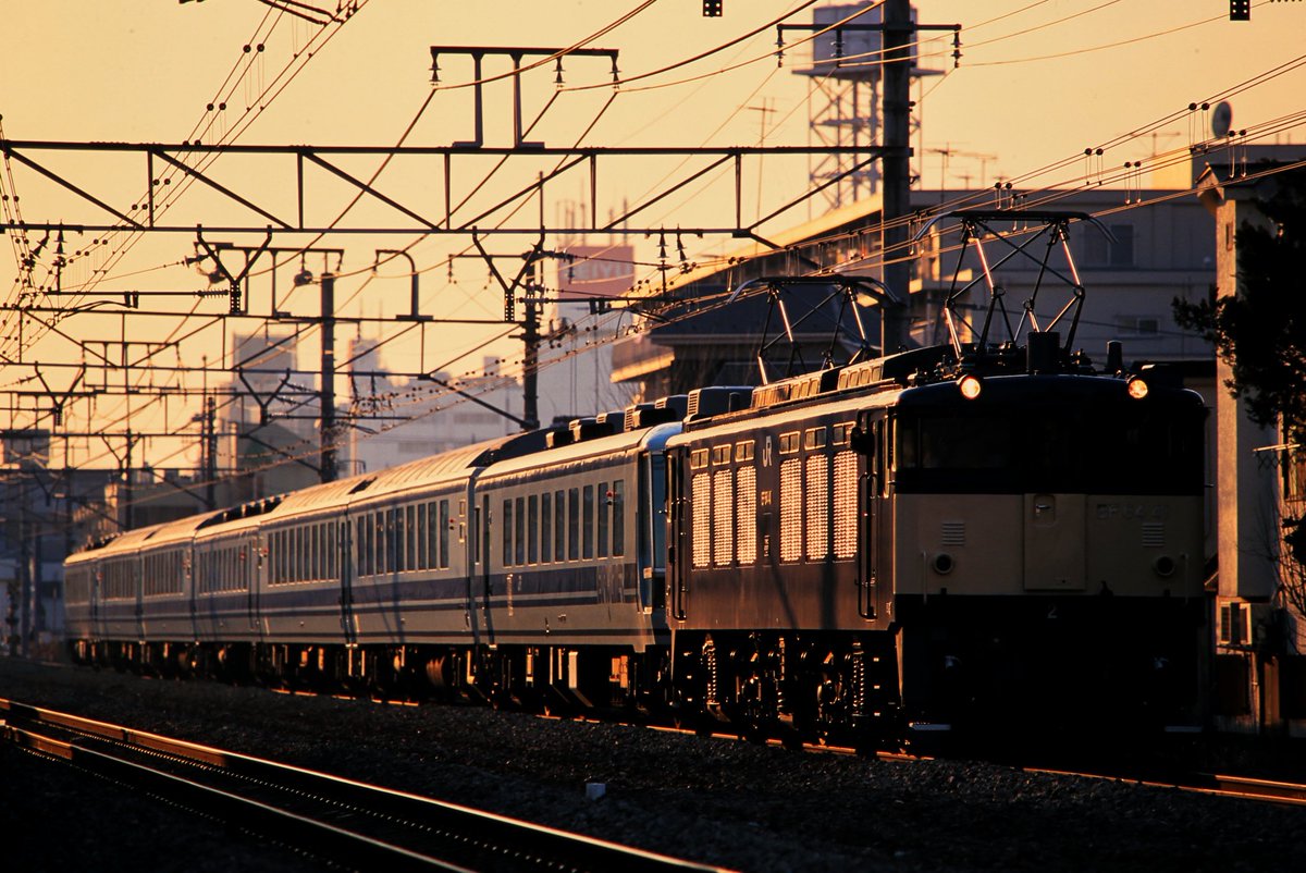 俯瞰症 今日は初狩工臨がたくさん流れて来ていて ロクヨンの人気のほどがうかがえますね こんないい天気なのに仕事で間に合わずでした 画像は武蔵小金井付近を行くef64 41 ユーロライナー