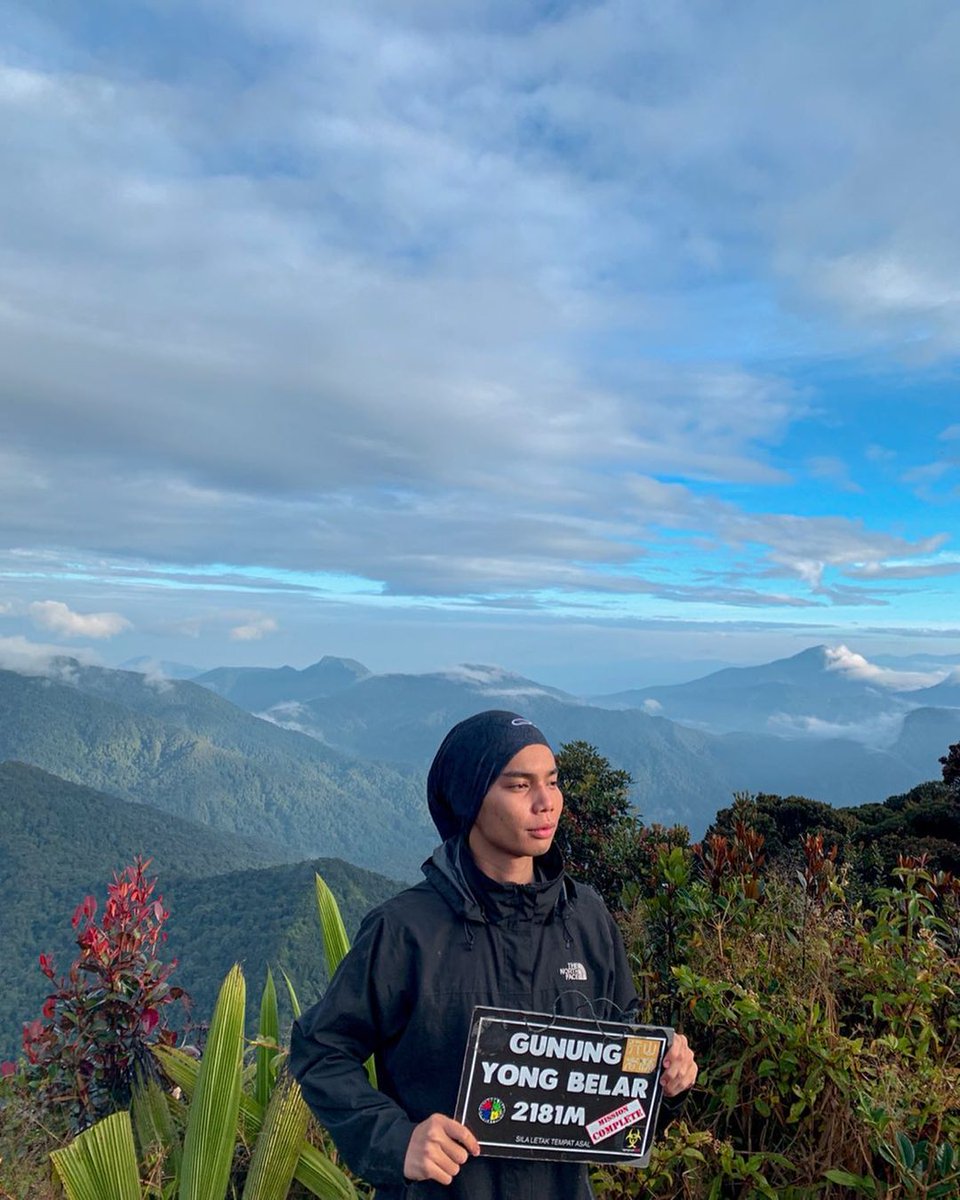 Yong Belar Mountain is an ideal place for those who want to try the G7 track.

📍Gunung Yong Belar, border of Kelantan and Perak
📸 Ig: addanial_

#discovermalaysia #malaysiatourism #malaysiatrulyasia #cuticutimalaysia #travelmalaysia #hikingbuddies #yongbelarmount #malaysiamount