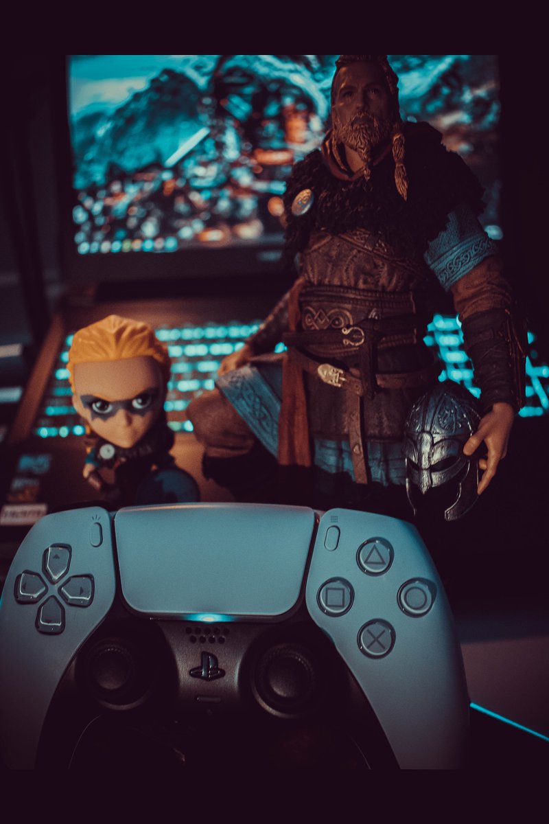 givemeanamex's tweet image. #AssassinsCreedValhalla 

OMG, just got a huge delivery &amp;amp; I'm peaking even more than I was already. This is literally the best game I've played in the past 5 years easily. 

Its everything I wanted, hoped for and desired. 

EIVOR, I love you ! 

SKAL SKAL SKAL

#PS5 #XboxSeriesX