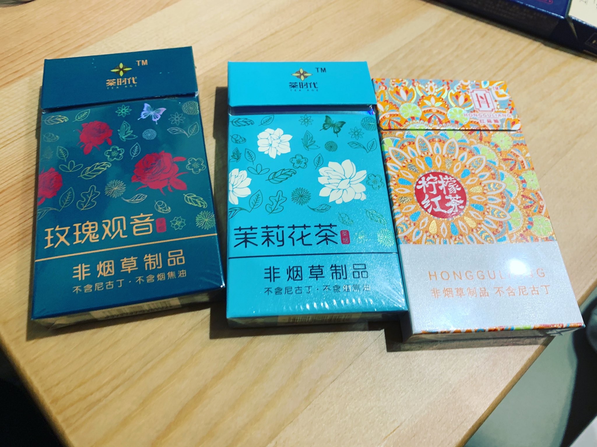 Okayu 気になってる人多いみたいなんで 紅茶タバコ5種類試したレビューします 紅茶煙草とは煙草の葉の代わりに茶葉を巻いた商品で ニコチン タールフリーと言われています 健康への害については検証できませんので味についてのみ紹介します