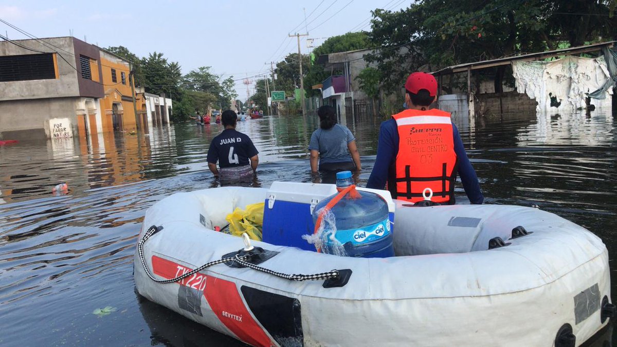 El día de hoy se estubo repartiendo víveres y agua potable a la ciudadanía de la Col.Armenia sector San José y Monal 3ra,a si como también se ayudó a un ciudadano a trasladar sus insumos a su vivienda.<a href="/EvaristoHdzCruz/">Evaristo Hernández Cruz</a> <a href="/OficialCentro/">Oficial del Centro</a> <a href="/JARGPC/">Jose Alberto Rodríguez Gallardo</a>