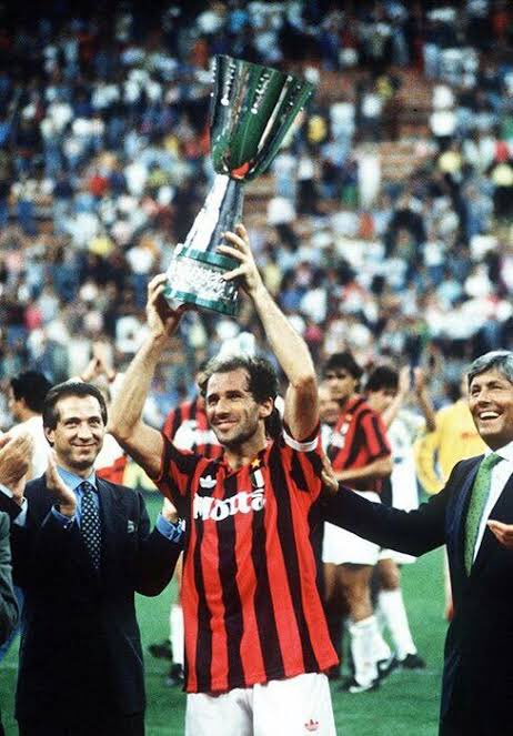 4 - In the 1993/1994 season, AC Milan won the Serie A with a mere 36 goals scored in 34 matches, the same season Udinese and Atalanta got relegated while scoring 35 goals each.Voodoo at work 
