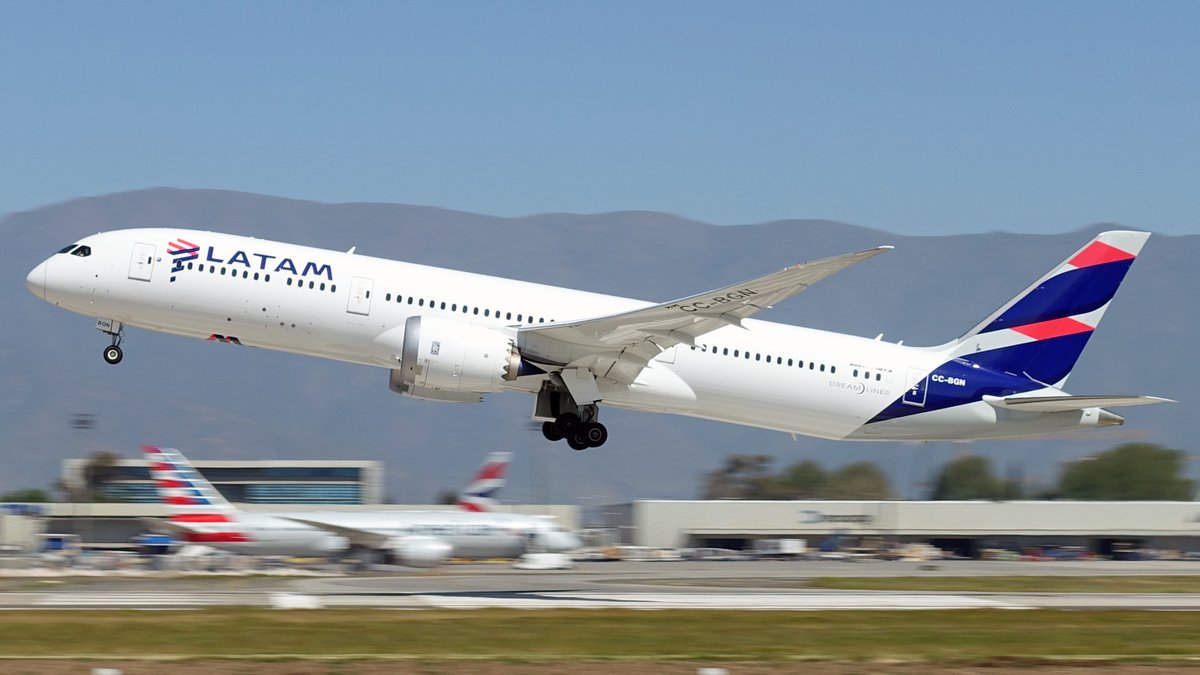 jgpspottercl's tweet photo. ► Model: @Boeing 787-9 Dreamliner
► Airline: @LATAMAirlines  
► Reg: CC-BGN
► MSN: 38468 
 
► Santiago, Chile (SCEL)

#boeing #LATAM  #spotter https://t.co/9IBzUUWywl