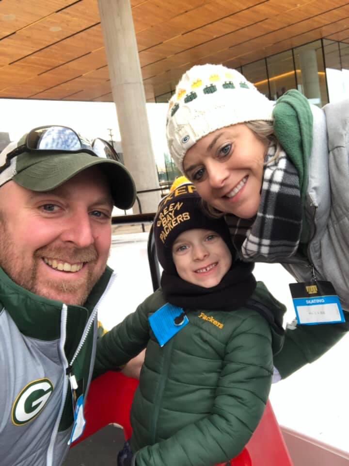 kurdy929's tweet photo. Party of 3, Best Day Ever! Go Pack Go! #TTWinterFUNderland https://t.co/Lhn635qYkB