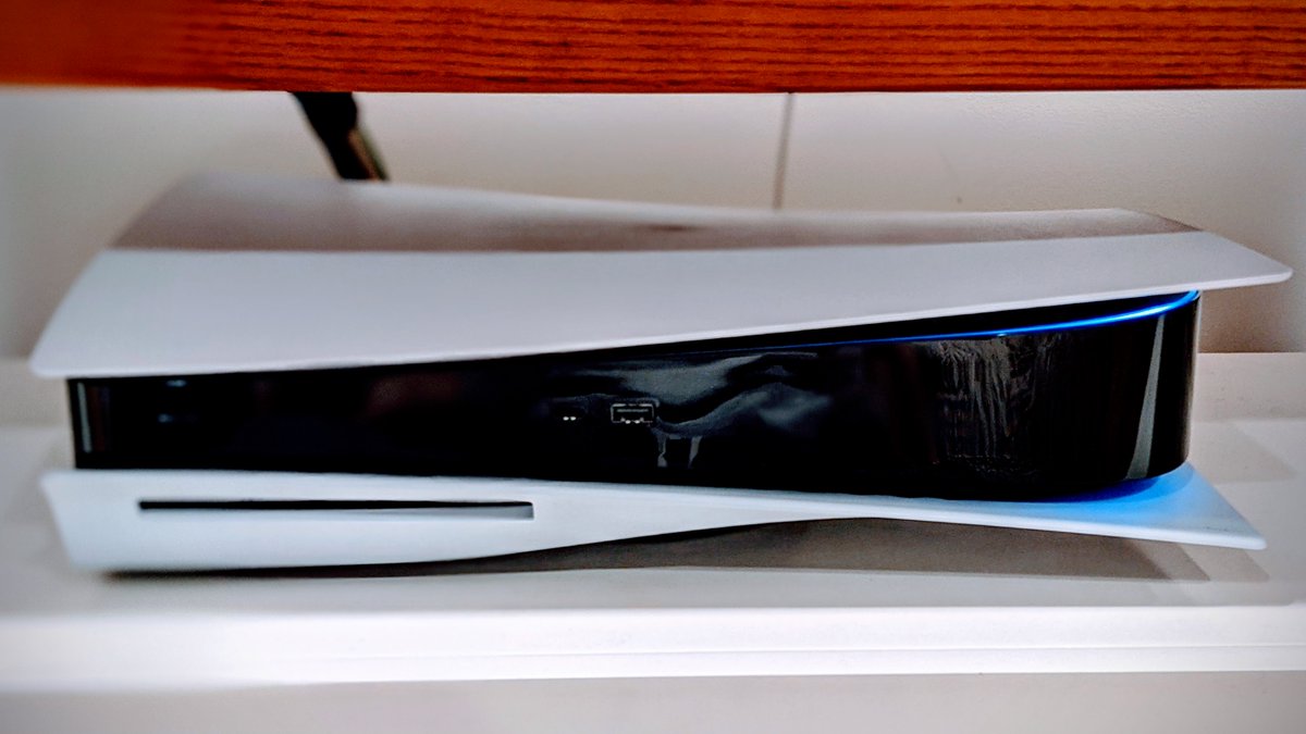 As a gamer, I'm a bit jaded compared to how I used to be... But there's nothing, *nothing* like a new gen. Big congrats to every team at SIE that shipped this futuristic beast during covid, bless you 🙏

Next gen, next level. Let's go 😤