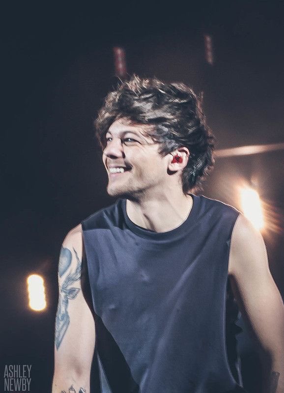 PiperCarr18's tweet photo. who ever called louis ugly is clearly blind. you’re perfect @Louis_Tomlinson #LouisIsBeautiful https://t.co/Hvl29DCT0L