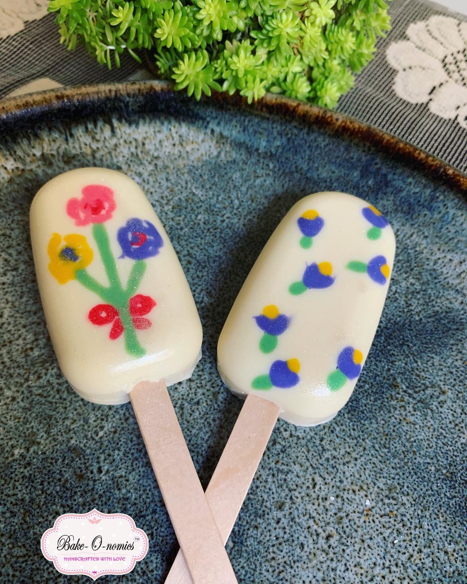 Bakeonomics's tweet photo. Im never getting bored of making these ever ever ever👻
⠀
Its therapeutic 🥰
⠀⠀
🌷
🌼
🌷
🌼
🌷
🌼
🌷
⠀⠀
#bakeonomics #bakergirl #foodpic #puneeatsout #punebaker #cakepic #homebakerspune #punefood #pune #punefoodie #cakesickles #cakesickleindia  #glitter #colours #sprinkles https://t.co/G1qiJZnvY3