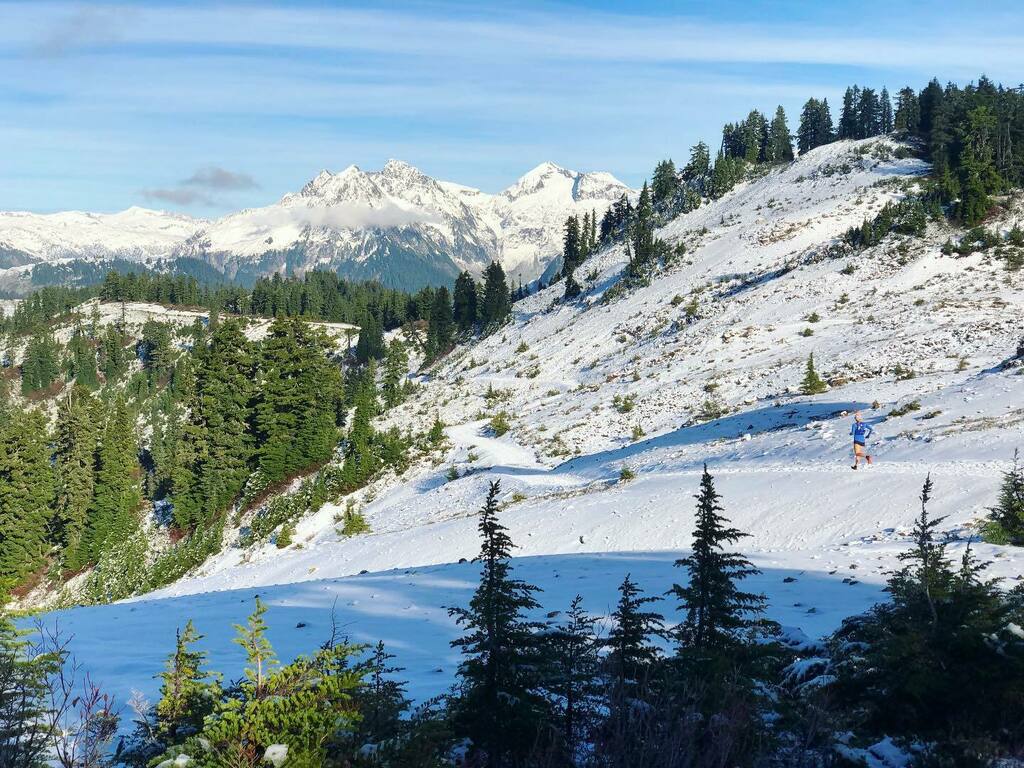 jpelletier's tweet photo. Making our way to Elfin Lakes a couple of weeks ago, one of my favourite winter running destinations. #runwildvan https://t.co/kjY32OjTiI https://t.co/Lil98PLtbX