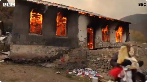 BBC müxbiri Will Vernon: "Kəlbəcəri tərk edən bəzi ermənilər evlərini yandırır".

bbc.in/2ImUIz1 Xəbərə keçid üçün linkə daxil olun.