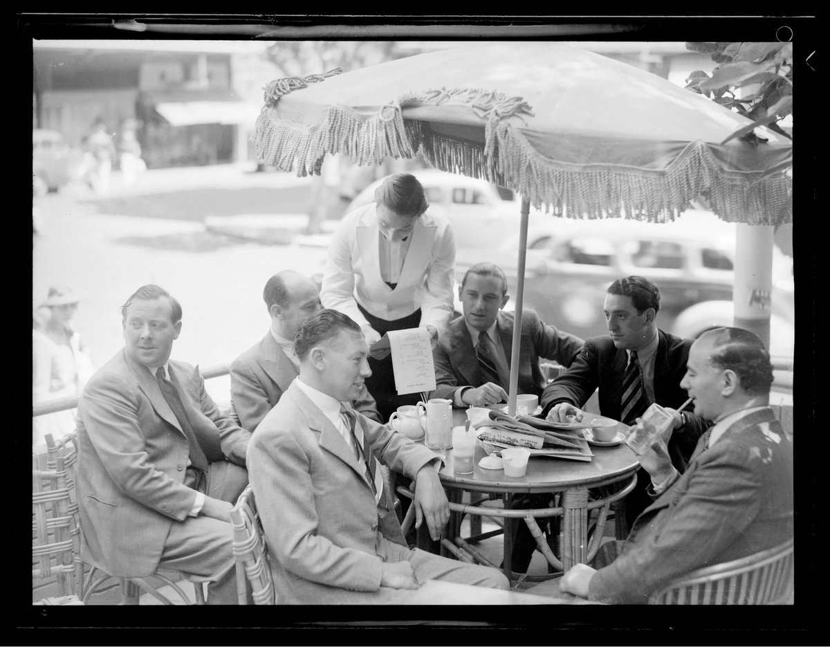 statelibrarynsw's tweet photo. #DidYouKnow that #KingsCross was once described as 'Australia’s Little Paris’? These fabulous #FlashbackFriday images were featured in #PixMagazine in 1940.
See more: https://t.co/XfDcek67Dc
Read the story via @trove: https://t.co/YuC5HxYvWn https://t.co/RaB7923cWQ
