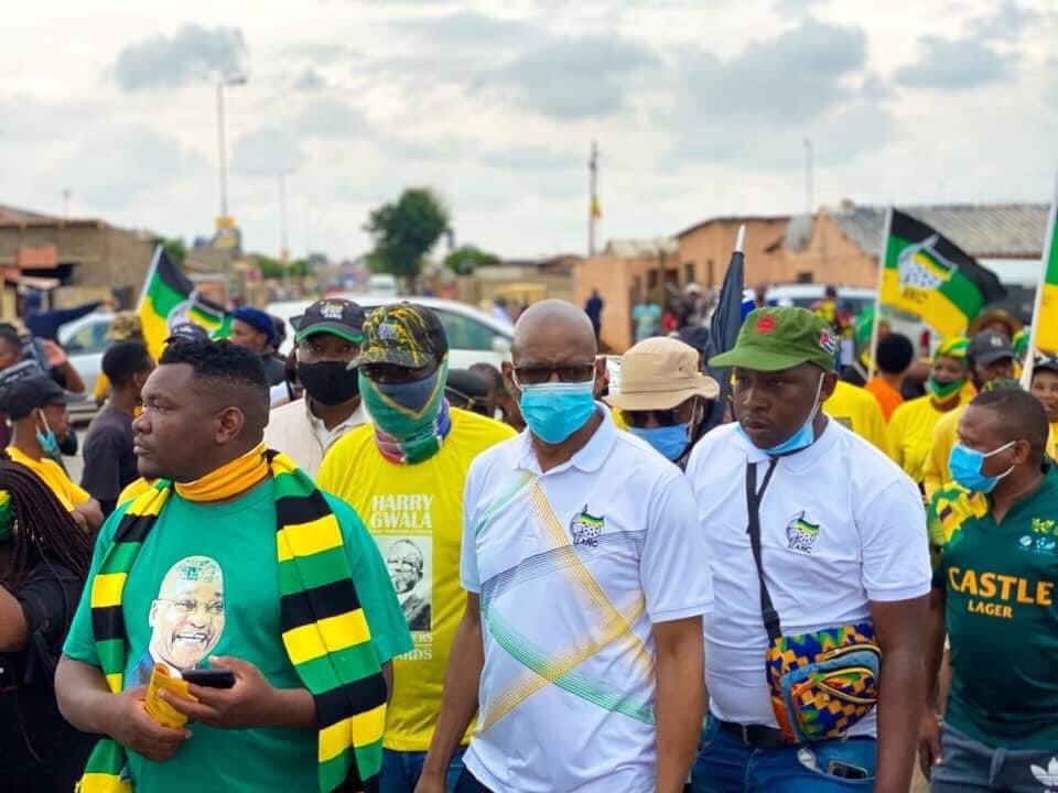 Watu_JayP's tweet photo. Hypnotized bastards sleeping over in Bloemfontein for their thieving politicians. Theft of state funds
1.R256m Asbestos tender
2. R200m for Welkom hostel renovation into family units
3. R30m SunCity wedding 
4. R300m Vrede Dairy farm 

Nothing to show for all this
@Magashule_Ace https://t.co/HB5CB7i5xH