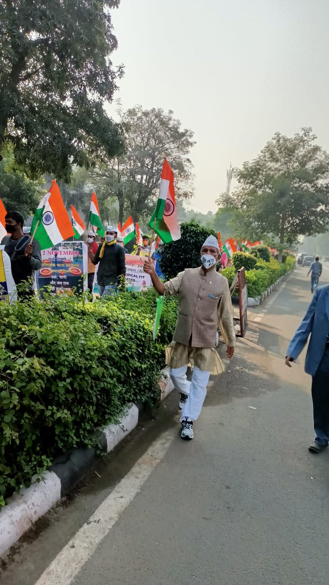 Ranbir_Crpf's tweet photo. हजारों SSCGD युवा राजघाट उमड़े ओर लोकतंत्र का चौथा स्तम्भ सोता रहा।
@ABPNews 
@aajtak 
@ZeeNews 
@ndtvindia 
@news24tvchannel 
@BBCHindi 
@r9_tv 
@News18India 
@indiatvnews 
@TV9Bharatvarsh 
@ANI 
@ravishndtv 
@anjanaomkashyap 
@DChaurasia2312 
@sudhirchaudhary 
@RajatSharmaLive https://t.co/9cZznt1c2R