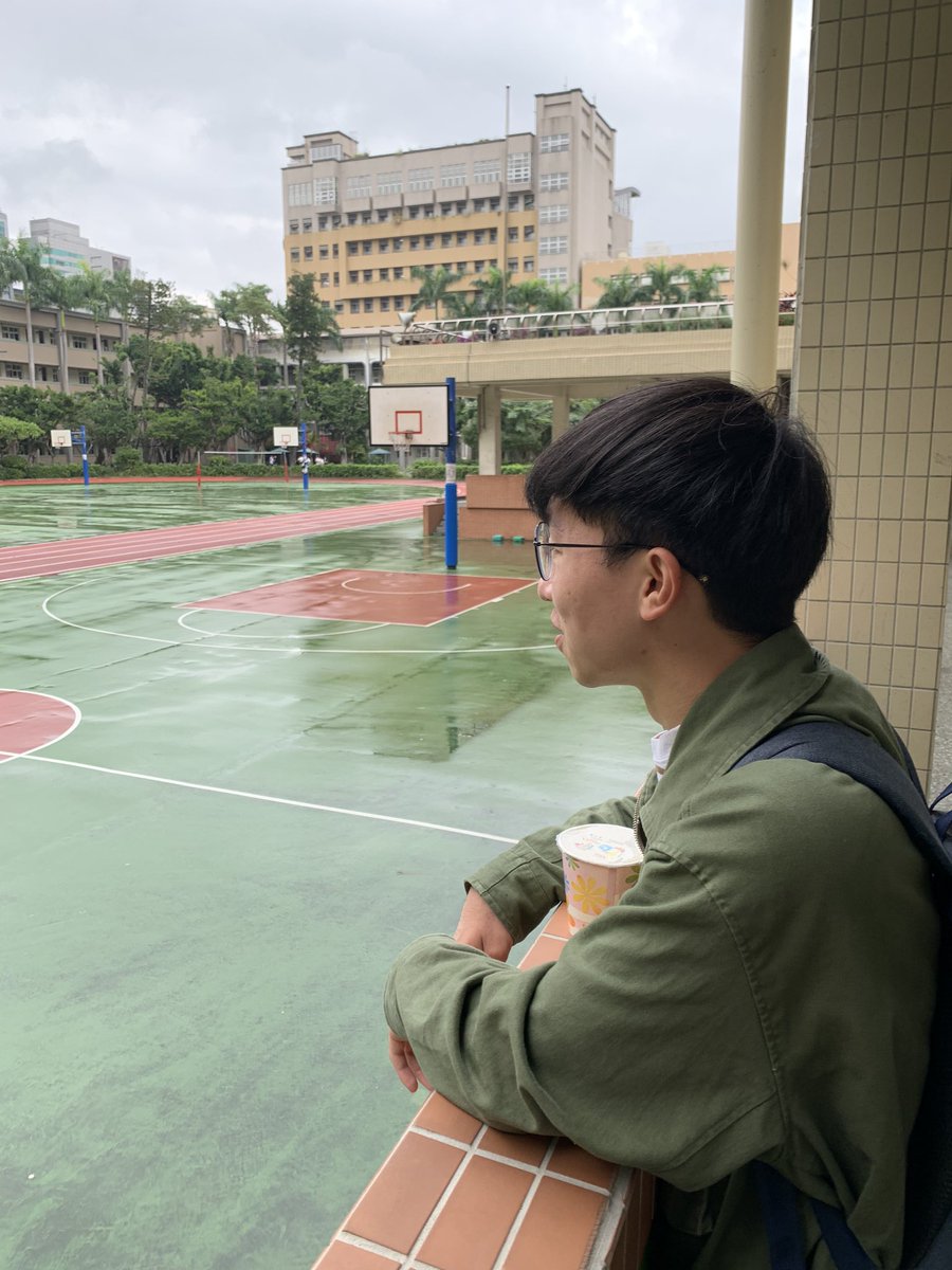 跟 <a href="/yoestoysoltero/">bouzatismo de bouzat</a> 肥成功
然後那杯是華國ㄉ烙賽奶茶🥰
